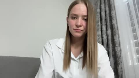 Snapshot of leona_grand chatting on June 2026 12:29:01 PM Emma online show from June 2026 12:29:01 PM