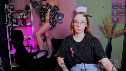 Leona online show from November 2025 10:42:02 PM