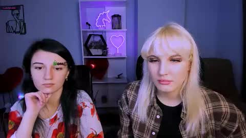 Leona online show from November 2025 08:08:02 PM