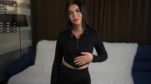 Snapshot of leonameile chatting on November 2025 01:06:01 AM Mila online show from November 2025 01:06:01 AM