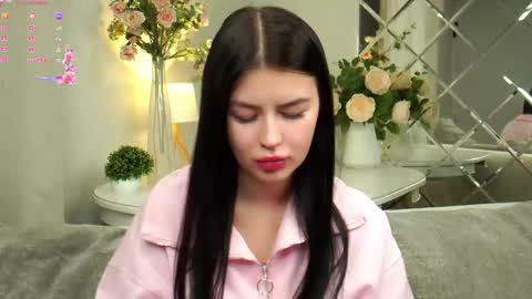 Snapshot of leonameile chatting on February 2026 01:21:02 AM Mila online show from February 2026 01:21:02 AM