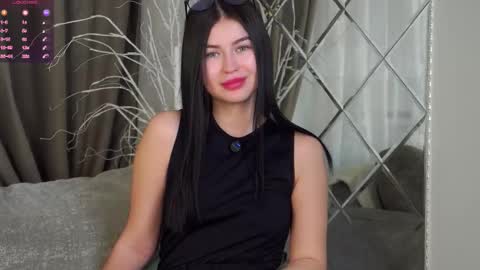 Snapshot of leonameile chatting on February 2026 01:20:02 AM Mila online show from February 2026 01:20:02 AM