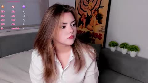 Mia online show from December 2025 08:21:02 AM