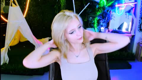 leonastone online show from November 2025 06:28:01 PM