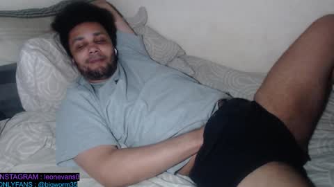 Snapshot of leonevans33 chatting on February 2026 10:04:02 PM LSE online show from February 2026 10:04:02 PM