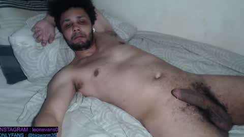 Snapshot of leonevans33 chatting on February 2026 10:25:02 PM LSE online show from February 2026 10:25:02 PM