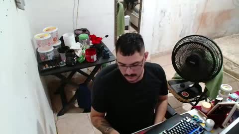 leonino231 online show from December 2025 10:28:01 PM