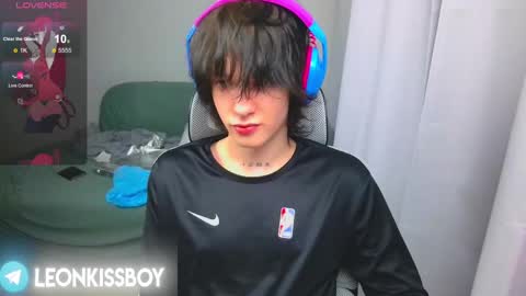 leonkissboy online show from April 2026 01:34:02 PM