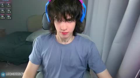 Snapshot of leonkissboy chatting on June 2026 05:43:02 PM leonkissboy online show from June 2026 05:43:02 PM