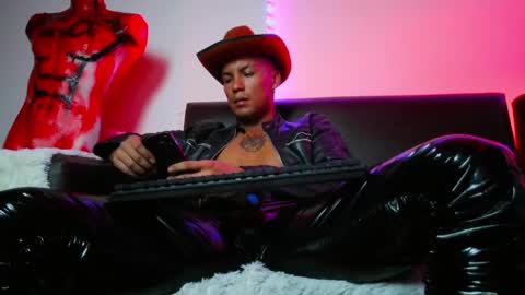 Lenardo jaramillo online show from December 2024 12:02:01 PM