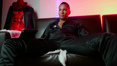 Lenardo jaramillo online show from December 2024 08:43:02 AM