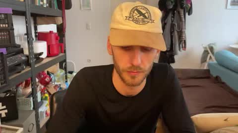 Snapshot of leonvampire chatting on November 2025 01:36:02 PM Leon online show from November 2025 01:36:02 PM