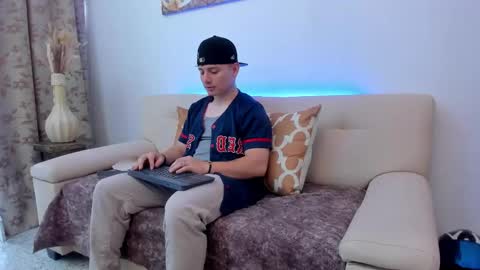 Leo  online show from October 2025 08:41:01 PM