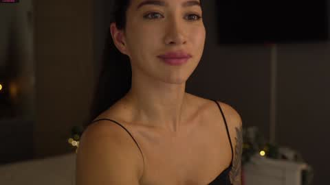 Leora online show from December 2024 05:00:02 PM