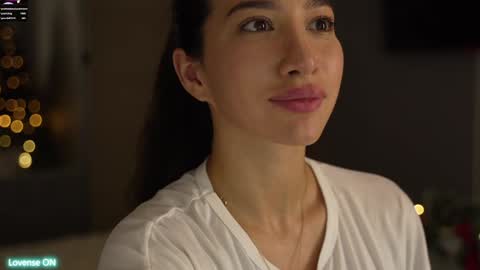 Leora online show from December 2024 07:44:01 PM