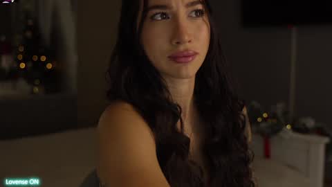 Leora online show from December 2024 04:04:01 PM