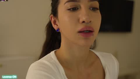 Leora online show from January 2025 04:52:02 PM