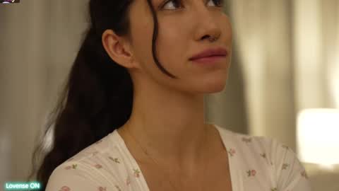 Leora online show from February 2025 04:40:01 PM