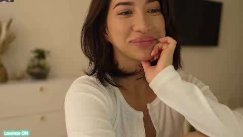 Leora online show from February 2025 04:31:01 PM