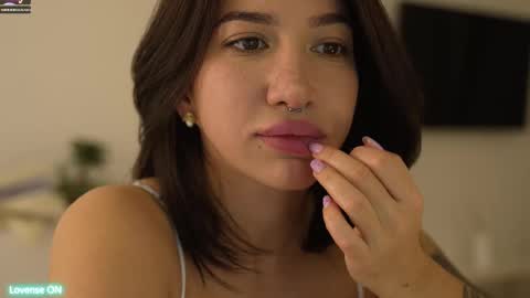 Leora online show from February 2025 05:04:01 PM