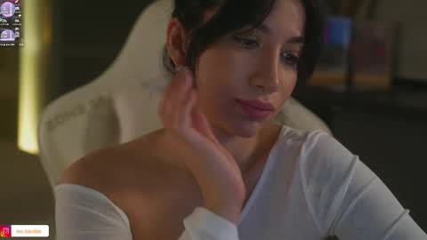 Leora online show from October 2025 05:15:02 PM