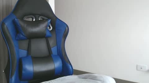 leostorm25 online show from October 2025 02:37:01 PM