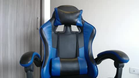 leostorm25 online show from October 2025 09:39:02 PM