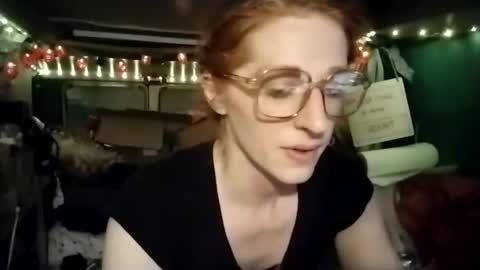 Snapshot of lesleygumgrass chatting on June 2026 01:38:02 AM LesleyGumGrass- The Boring Trans girl online show from June 2026 01:38:02 AM