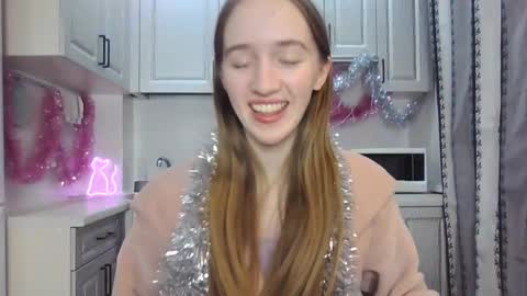  LESLIE   online show from December 2024 10:06:02 PM