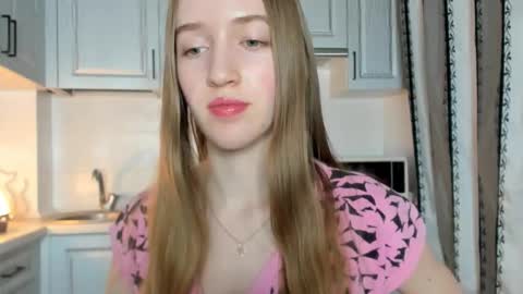  LESLIE   online show from October 2025 07:14:02 PM