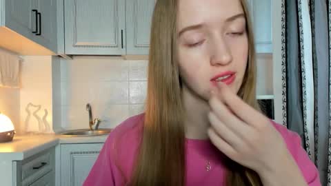  LESLIE   online show from November 2025 10:15:02 AM