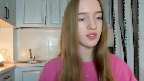  LESLIE   online show from November 2025 08:07:01 PM