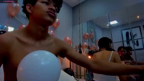 L E S L E Y  AND  D R A K O online show from October 2025 06:20:01 PM