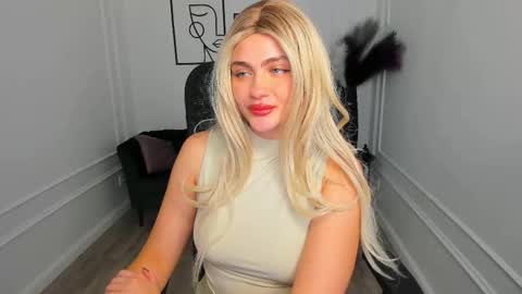 lesliemineg online show from October 2025 08:17:01 PM