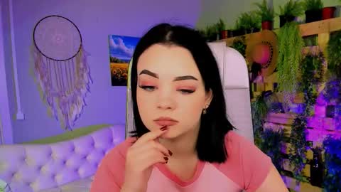 LeslieRowe online show from October 2025 05:25:01 PM