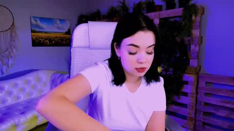 LeslieRowe online show from October 2025 04:35:02 PM