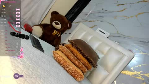 Snapshot of lesly_w chatting on February 2025 04:15:02 PM I am here from Monday to Friday from 730 am to 130 pm Colombia time and saturday from 500 am to 1000 am .... Soon Blue page online show from February 2025 04:15:02 PM