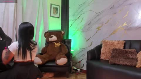 Snapshot of lesly_w chatting on October 2025 08:58:02 AM I am here from Monday to Friday from 730 am to 130 pm Colombia time and saturday from 500 am to 1000 am .... Soon Blue page online show from October 2025 08:58:02 AM