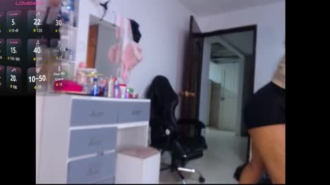 Snapshot of leslycarsson chatting on September 2025 01:33:01 AM lesly online show from September 2025 01:33:01 AM