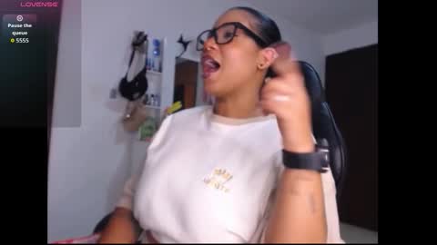 Snapshot of leslycarsson chatting on October 2025 09:15:01 PM lesly online show from October 2025 09:15:01 PM