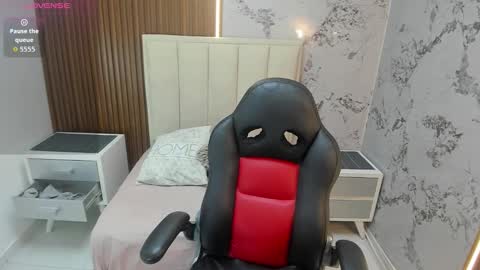 Snapshot of leslysimpson chatting on February 2026 07:58:02 PM online show from February 2026 07:58:02 PM