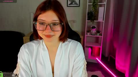 Snapshot of lessi_grace chatting on April 2026 12:57:01 AM Lessi online show from April 2026 12:57:01 AM