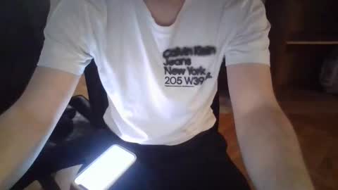 Snapshot of lestaro chatting on December 2025 06:05:02 PM neoglo online show from December 2025 06:05:02 PM