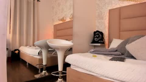 Leti White online show from September 2025 10:37:02 PM