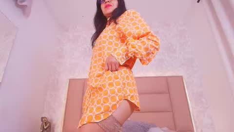 Leti White online show from December 2025 09:44:01 PM