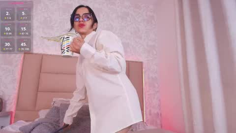 Leti White online show from December 2025 09:23:02 PM