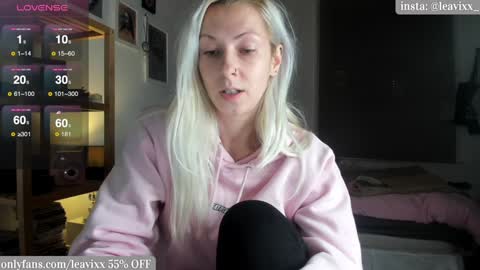 Snapshot of leusee chatting on December 2024 05:36:02 PM LeaVixx online show from December 2024 05:36:02 PM