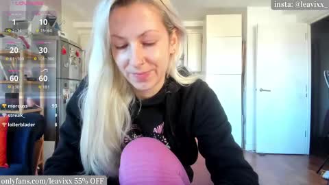 Snapshot of leusee chatting on October 2025 10:44:01 AM LeaVixx online show from October 2025 10:44:01 AM