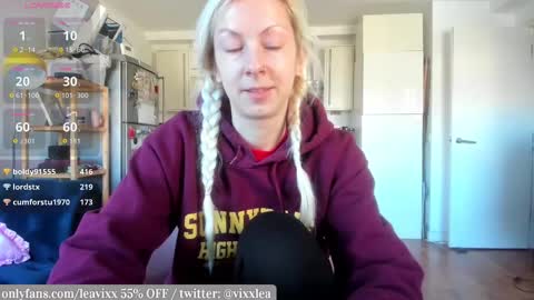 Snapshot of leusee chatting on March 2026 09:49:02 AM LeaVixx online show from March 2026 09:49:02 AM