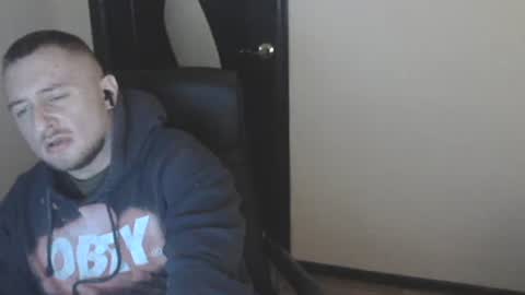 Snapshot of lev1ngston chatting on December 2024 05:52:01 PM lev1ngston online show from December 2024 05:52:01 PM